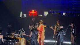 Dua Lipa habla en español y versiona 'Héroe' de Enrique Iglesias durante su primer concierto en Madrid