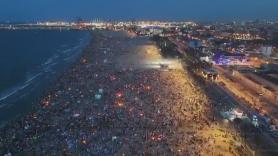 Las espectaculares imágenes aéreas de la noche de San juan en las playas de Valencia