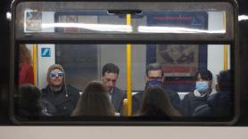 ¿Qué son las pegatinas moradas que han aparecido en el metro?