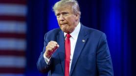 El candidato Donald Trump mide su popularidad política en un inédito juicio