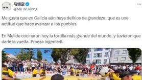 Así es como consiguen darle la vuelta a la tortilla más grande del mundo en un pueblo de Galicia