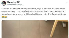 Sus compañeros de trabajo le hacen esta broma en la calculadora: se queda a cuadros