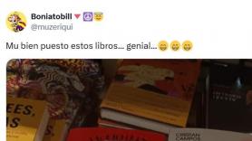 La forma en que un librero ha colocado dos libros se difunde masivamente: uno es sobre Ayuso