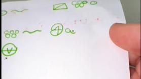 Este profesor encuentra una carta en un idioma inventado de uno de sus alumnos e intenta descifrarla