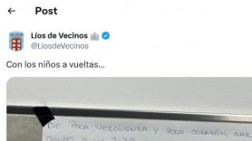 Un vecino da golpes porque su bebé llora, deja este cartel en el portal y el añadido de alguien es de 10