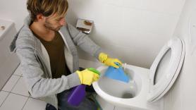 Adiós a limpiar el baño una hora: una experta en limpieza indica los minutos que deberías dedicarle