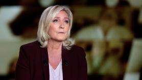 'Colgando en tus manos': Le Pen avisa a Barnier de que si no cambia el presupuesto votará su censura