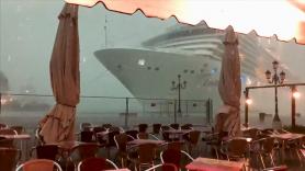 Un crucero pierde el control en una tormenta en Venecia