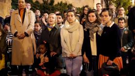 Cientos de franceses cantan un Ave María frente al incendio de Notre Dame