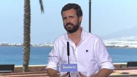 Pablo Casado se queja desde la playa de que Pedro Sánchez esté en la playa