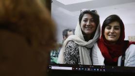 Sin público y abogado silenciado, así se juzga a la periodista que reveló el caso de Amini en Irán