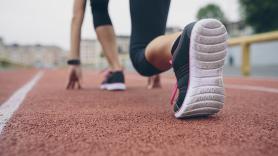 Una atleta va a por el oro, consigue la plata y le acaban retirando la medalla por un problema de zapatillas