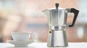 Un experto en café confirma el común error al usar cafetera italiana: rotundamente no funciona ese método