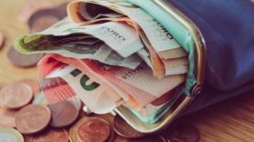 Una mujer encuentra 5.500 euros en efectivo que perdió hace años pero su banco se niega a aceptar los billetes