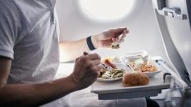 Una chef catalana revela lo que pasa siempre que subes a un avión y comes: "Pierden un 30% de capacidad"