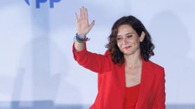 La llamativa pulsera con la que Ayuso arrasa en la Comunidad de Madrid, y lo que no es Madrid