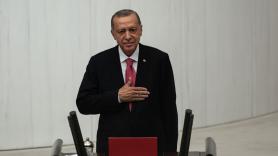 Erdogan presenta nuevo gabinete y coloca al frente de la economía al ortodoxo Mehmet Simsek