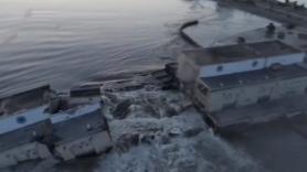 Las impactantes imágenes de la fuga de agua tras la destrucción de la presa en Ucrania