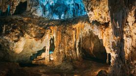 La estalactita más grande del mundo se oculta en esta cueva de Málaga