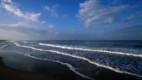 Esta es la playa más larga de España: 28 kilómetros de dunas, marismas y tranquilidad infinita