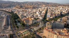 Almería libera insectos antiplagas por la ciudad