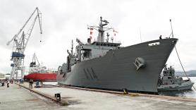 España cede el barco 'servil' a la guerra
