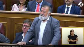 Un diputado del PSOE la lía unos segundos al votar a favor de la investidura de Feijóo