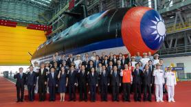 Taiwán desafía a China con el primer submarino salido de sus astilleros