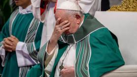 Ordenan destruir el valioso anillo del papa para detener los planes de los impostores