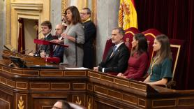 Armengol defiende "el diálogo" en política con la Constitución como "punto de encuentro"