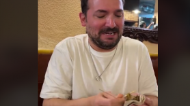 Un argentino se graba probando caracoles y lo que hace es digno de verse
