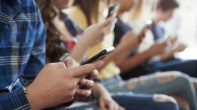 Andalucía limita el uso de móviles en la jornada escolar por parte del alumnado