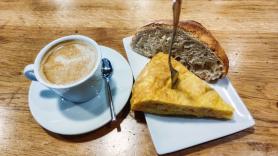 Un colombiano se prepara el desayuno español y un detalle está llamando mucho la atención