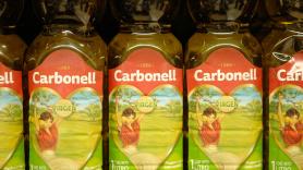 Carrefour tira la casa por la ventana en Semana Santa regalando botellas de aceite de oliva