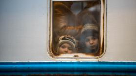 Dos años sin paz: la cruda realidad de millones de niños ucranianos que lo dejaron todo para huir de la guerra