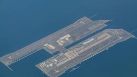 Se hunde rápidamente el único aeropuerto construido sobre dos islas artificiales