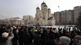Miles de rusos desafían a Putin y acuden en masa al funeral de Navalni
