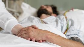 El paciente de un hospital de Málaga niega el alta y lanza una 'cruzada': "Me echan a la calle"