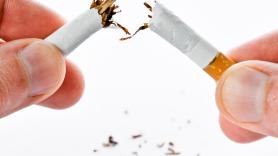 Sanidad no descarta prohibir la venta de cigarrillos a los nacidos después de 2009