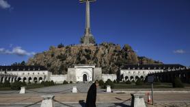 Los memorialistas reprochan a Sánchez que recurra al Vaticano y al papa para resignificar el Valle de los Caídos