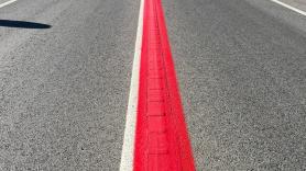 Un profesor de autoescuela explica qué hacer si te encuentras esta nueva línea roja en la carretera