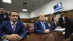 El gesto de Trump a un jurado que ha enfadado al juez encargado del juicio del caso Stormy Daniels