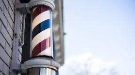 El sangriento motivo que explica el origen de los colores de los postes de las barberías