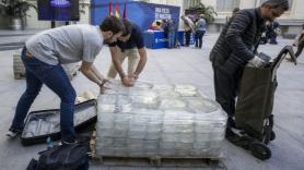 Ponen a la venta en Wallapop por 40 euros ladrillos de vidrio del monumento del 11M de Madrid