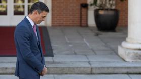 Máxima tensión en Moncloa: Sánchez está "muy tocado", pero sus más próximos le dicen que siga