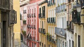Madrid suspende la concesión de licencias para pisos turísticos y amplía las multas