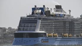 La 'ciudad flotante' jamás vista en Galicia pide atracar en puertos