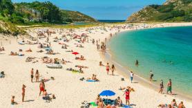 Estas son todas las playas con bandera azul de las provincias de Galicia