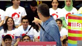 Pedro Sánchez se gira, señala y hace una petición en pleno mitin que deja a todos descolocados