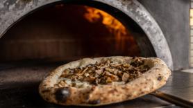La humilde pizzería de barrio de dos fugados de Telepizza que conquista España con pizzas de los 90